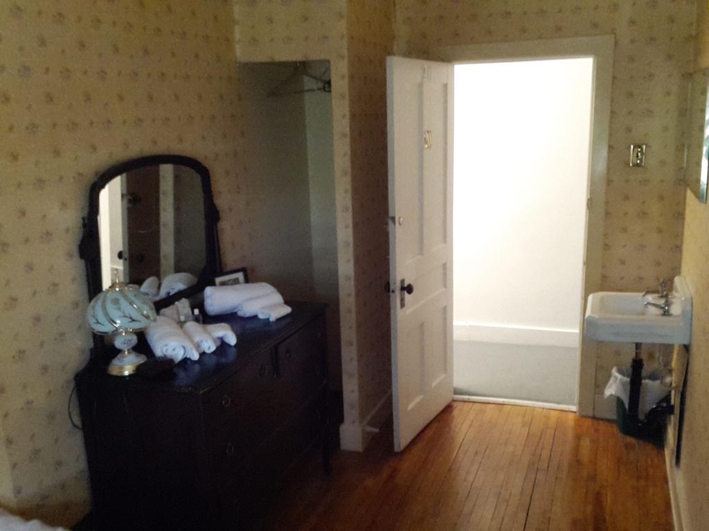 Pine Lodge Bristol Bagian luar foto