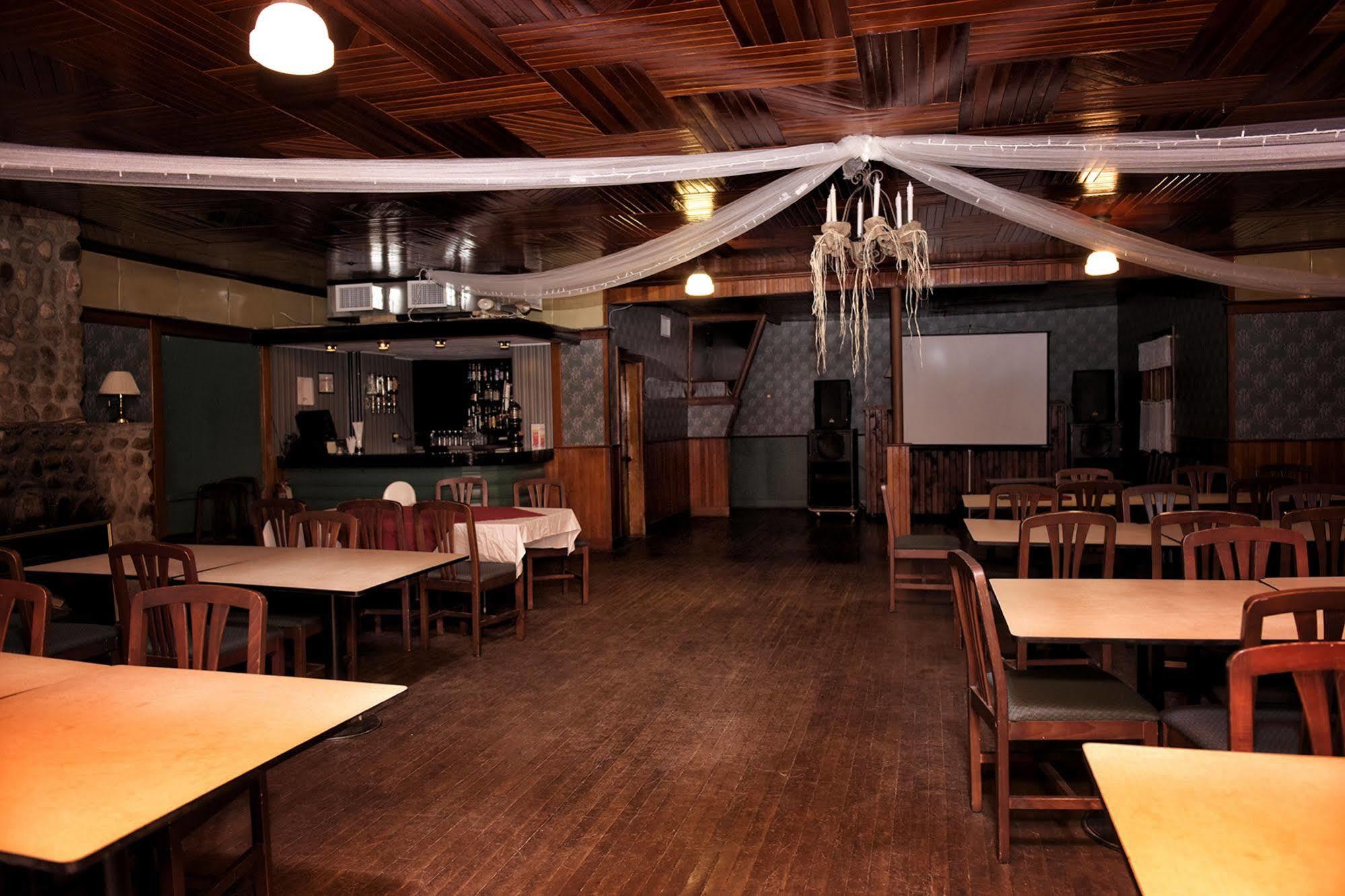 Pine Lodge Bristol Bagian luar foto