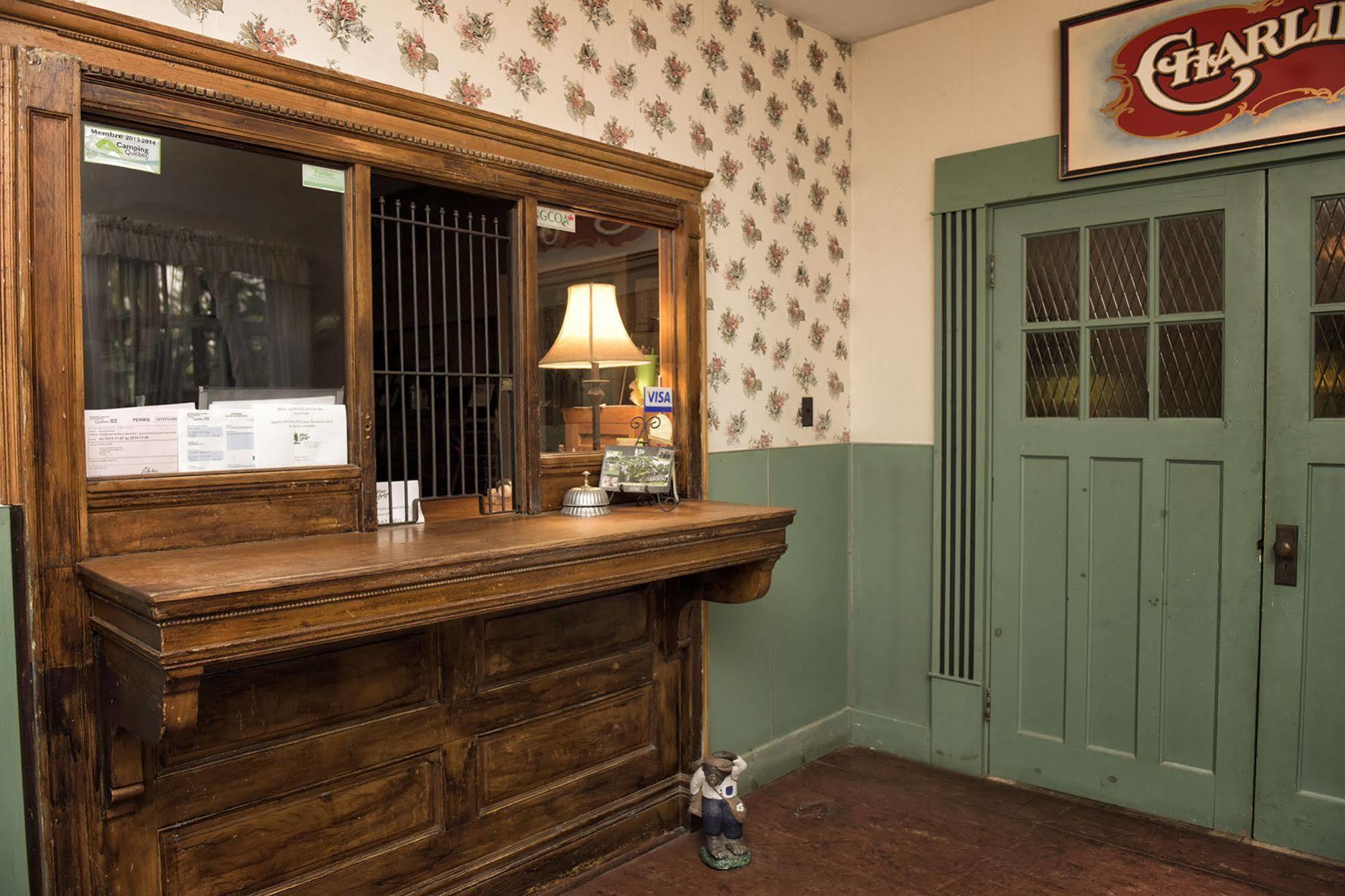 Pine Lodge Bristol Bagian luar foto